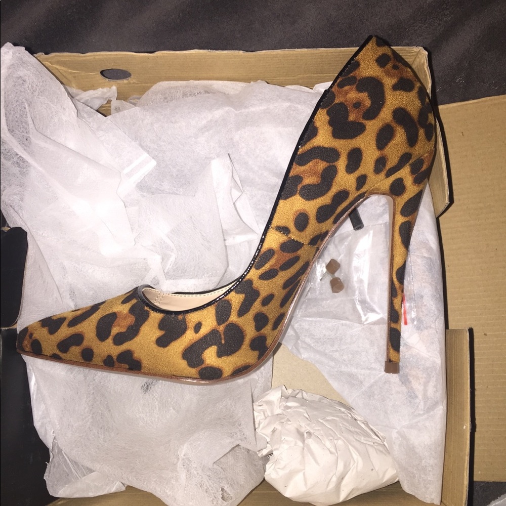 Sassy cheetah print pumps
